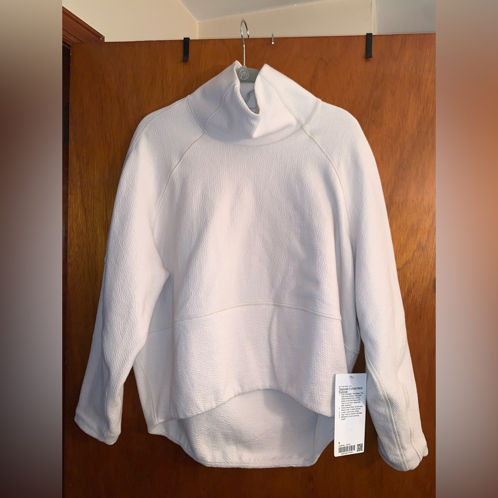 BRAND NEW lululemon funnel neck pullover